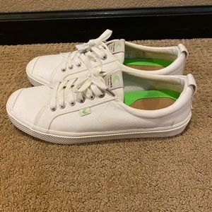 Cariuma Men’s Off-White Canvas sneakers Size 11